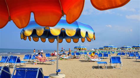 Vuoi fare il bagno nel Mar Ligure? Scopri la classificazione delle acque e tutti gli aggiornamenti, con la conformità/non conformità pubblicata in tempo reale appena letta dal laboratorio.